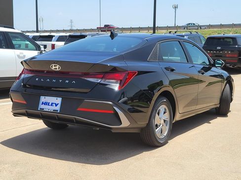 New 2026 Hyundai Elantra SE FWD image 5