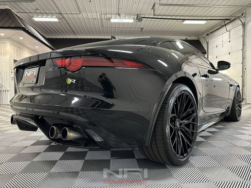 Used 2018 Jaguar F-TYPE R image 19