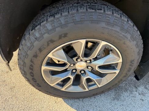 Used 2024 Chevrolet Silverado 1500 LT image 11