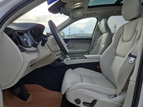 New 2026 Volvo XC90 B6 Ultra w/ Protection Package AWD/4WD image 10