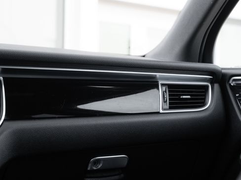 Used 2018 Porsche Macan S image 15