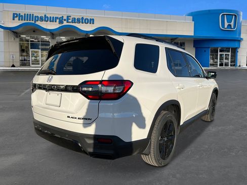 New 2026 Honda Pilot Black Edition image 5
