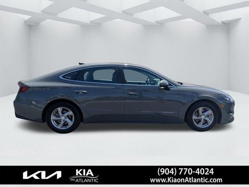 Used 2022 Hyundai Sonata SE w/ Cargo Package FWD image 2