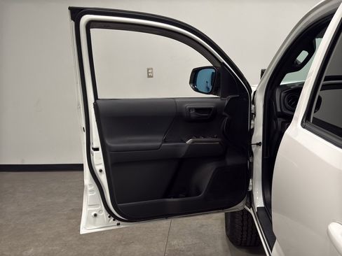 Used 2021 Toyota Tacoma TRD Off-Road image 10