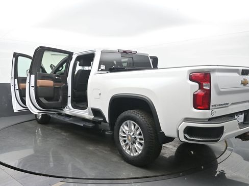 Used 2022 Chevrolet Silverado 2500 High Country image 56