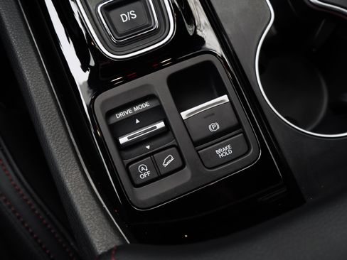 Used 2025 Honda Pilot Black Edition image 29