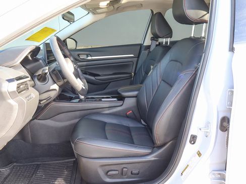 Used 2025 Nissan Altima 2.5 SR w/ SR Premium Package image 7