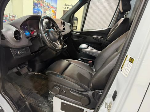 Used 2022 Mercedes-Benz Sprinter 2500 image 37