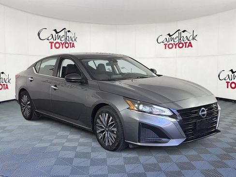Used 2025 Nissan Altima 2.5 SV FWD image 3