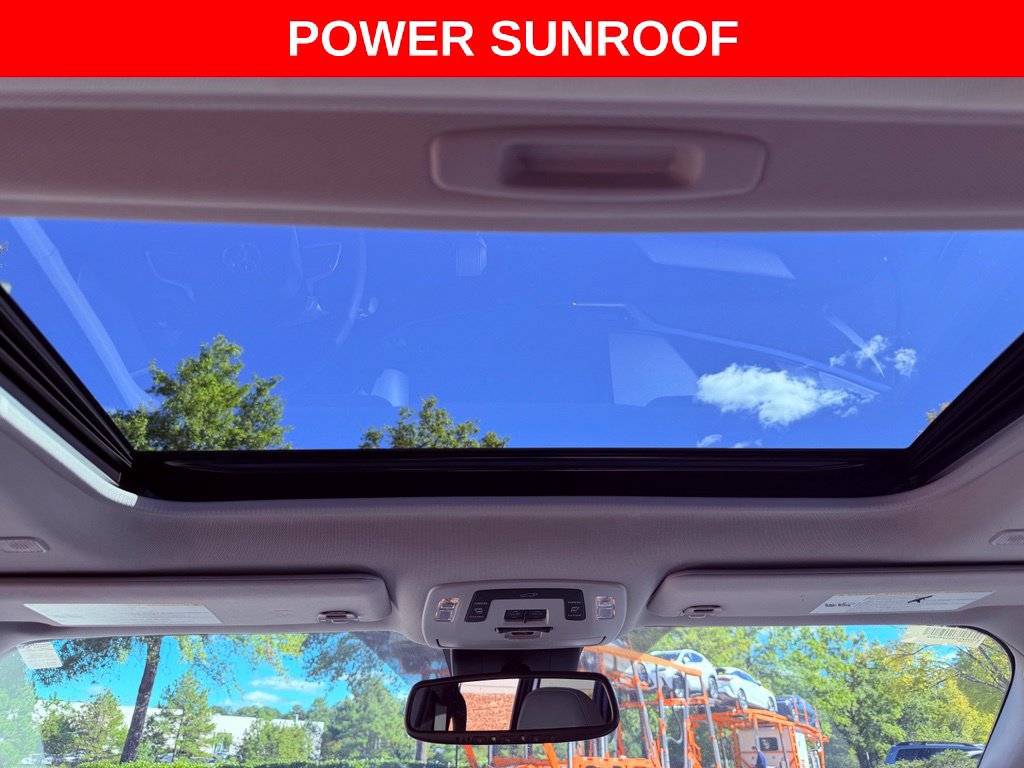 Used 2025 Toyota Sienna XLE FWD image 8