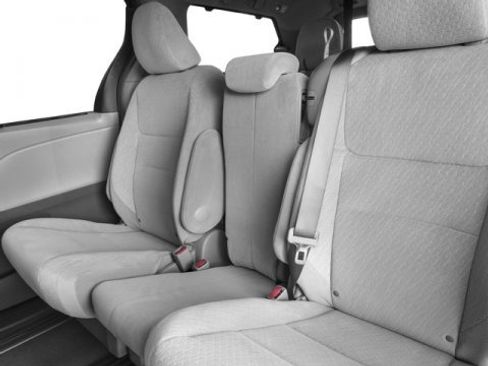 Used 2017 Toyota Sienna LE image 17
