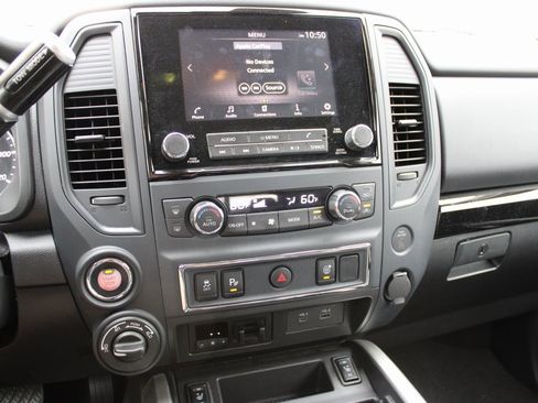 Used 2024 Nissan Titan SV w/ SV Convenience Package image 6