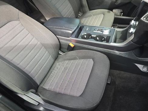 Used 2024 Ford Edge SE w/ Black Appearance Package image 9