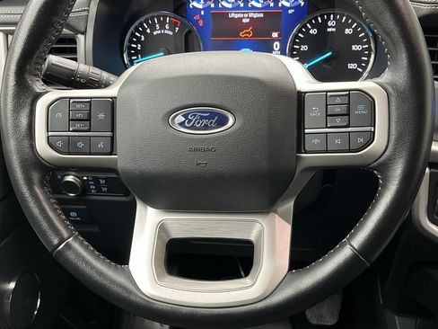 Used 2022 Ford Expedition XLT image 16