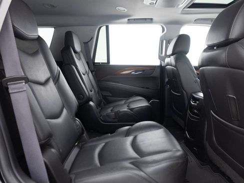 Used 2016 Cadillac Escalade Luxury AWD/4WD image 29