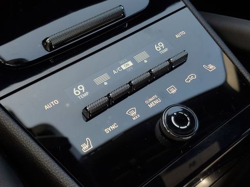 Used 2024 Porsche Cayenne image 33