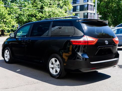 Used 2015 Toyota Sienna LE FWD image 4