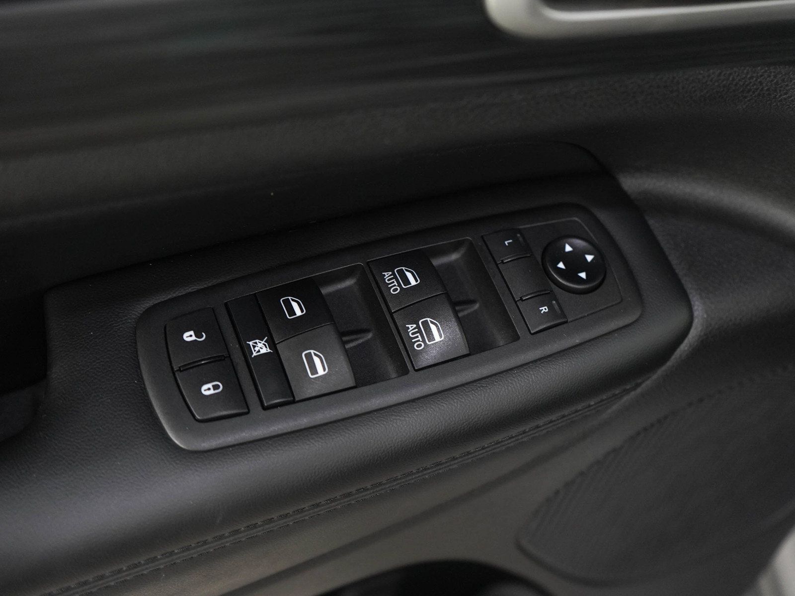 Used 2020 Jeep Grand Cherokee Altitude RWD image 20