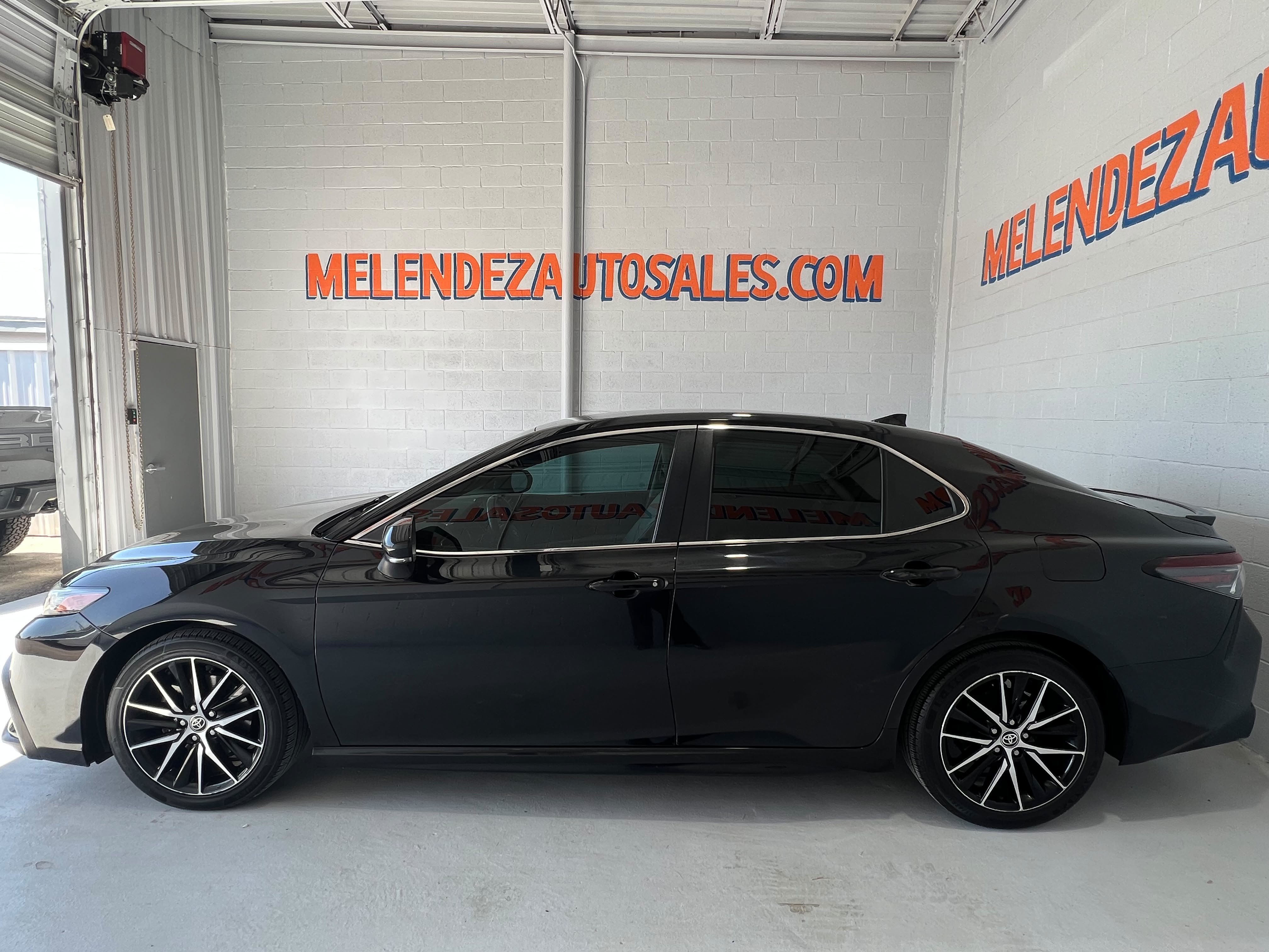Used 2022 Toyota Camry SE w/ Carpet Mat Package (TMS) FWD image 2