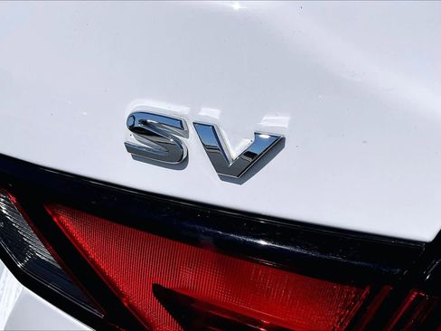 Used 2023 Nissan Sentra SV FWD image 9