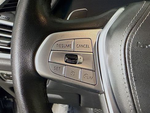 Used 2022 BMW X7 xDrive40i w/ Parking Assistance Package image 14