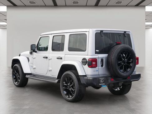 Used 2023 Jeep Wrangler Unlimited Sahara w/ Cold Weather Group AWD/4WD image 4
