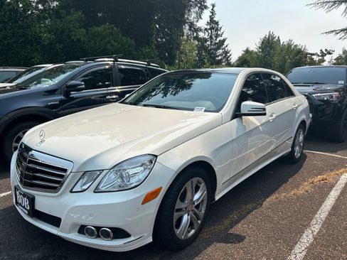 Used 2010 Mercedes-Benz E 350 4MATIC Sedan image 1