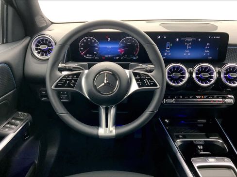 Certified 2024 Mercedes-Benz GLB 250 image 5