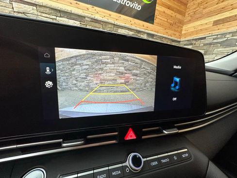 Used 2023 Hyundai Elantra SEL w/ Convenience Package image 21