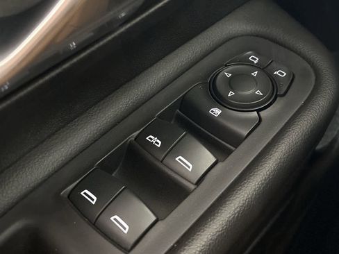 Used 2024 GMC Terrain SLE image 32