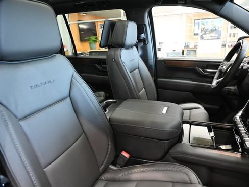 New 2026 GMC Yukon XL Denali w/ Denali Reserve Package AWD/4WD image 10