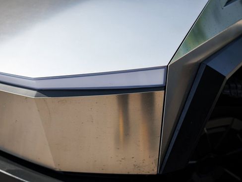 Used 2025 Tesla Cybertruck AWD Crew Cab image 3