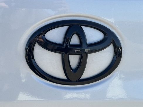 Used 2025 Toyota Corolla Cross AWD Hybrid image 23