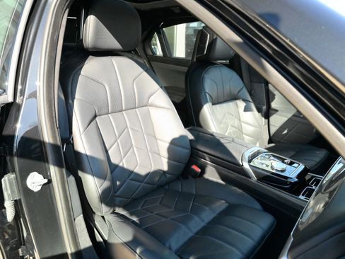 Used 2023 BMW 760i xDrive w/ Executive Package image 59