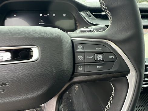 New 2026 Jeep Grand Cherokee Altitude image 24