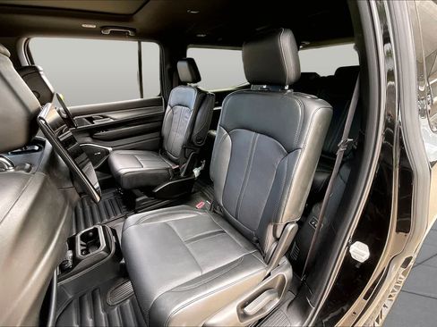 Used 2023 Jeep Wagoneer Series II AWD/4WD image 19