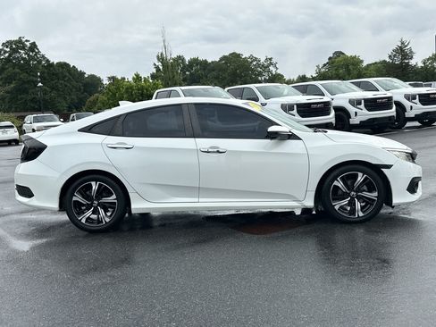 Used 2016 Honda Civic Touring image 4