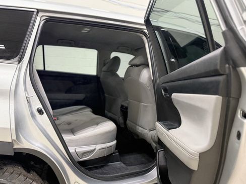 Used 2021 Toyota Highlander XSE image 30