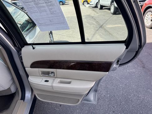 Used 2008 Mercury Grand Marquis GS RWD image 21