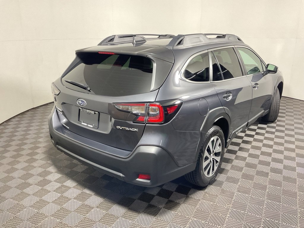 Used 2023 Subaru Outback Premium AWD/4WD image 17
