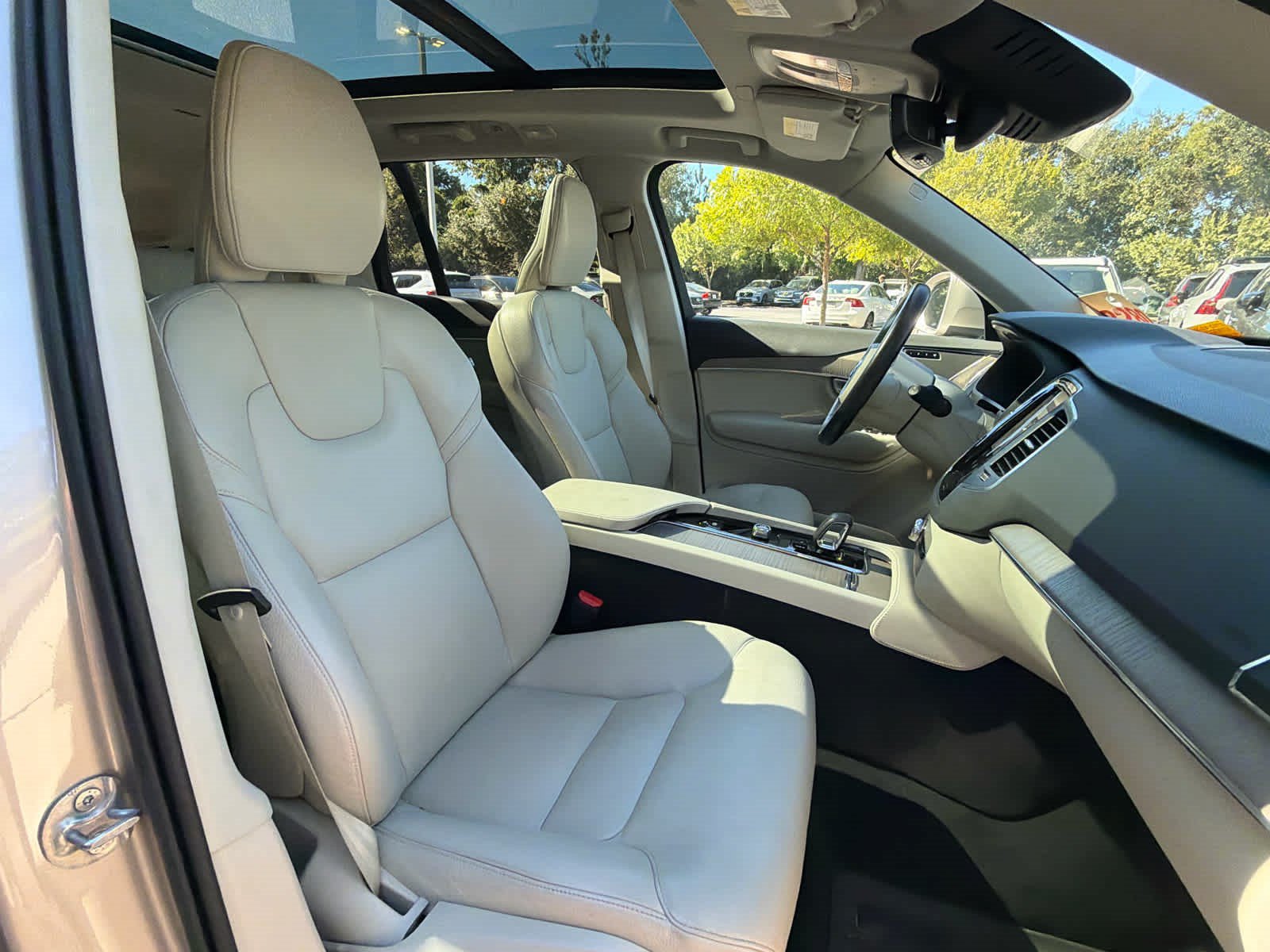 Used 2024 Volvo XC90 B6 Core w/ Protection Package Premier AWD/4WD image 18