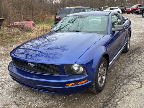 Used 2005 Ford Mustang Deluxe image 3