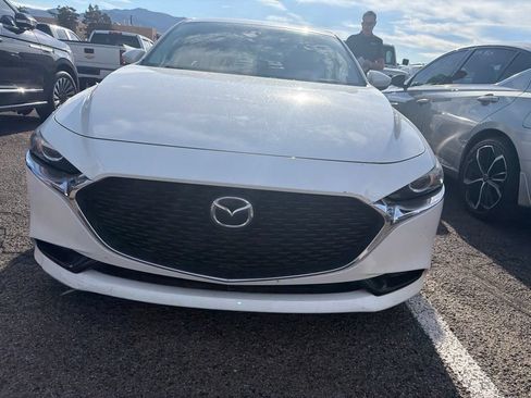 Used 2019 MAZDA MAZDA3 Sedan FWD image 2