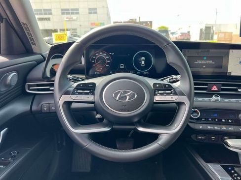 Certified 2023 Hyundai Elantra Limited FWD image 14