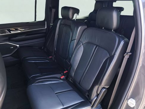 Used 2022 Jeep Wagoneer Series II RWD image 28
