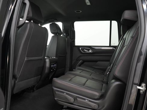 Used 2023 Chevrolet Suburban RST AWD/4WD image 19