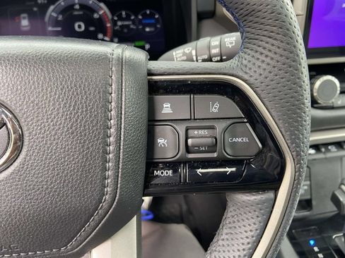 Used 2026 Toyota Sequoia Platinum AWD/4WD image 35