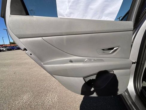 Used 2025 Hyundai Elantra SE image 30