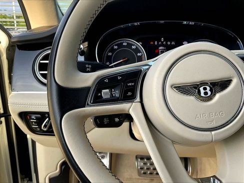 Used 2017 Bentley Bentayga AWD/4WD image 11