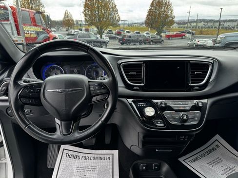 Used 2018 Chrysler Pacifica Touring Plus w/ S Appearance Package image 13